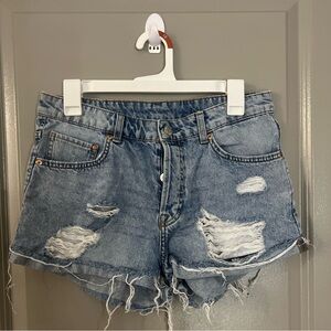 H&M boyfriend light wash shorts